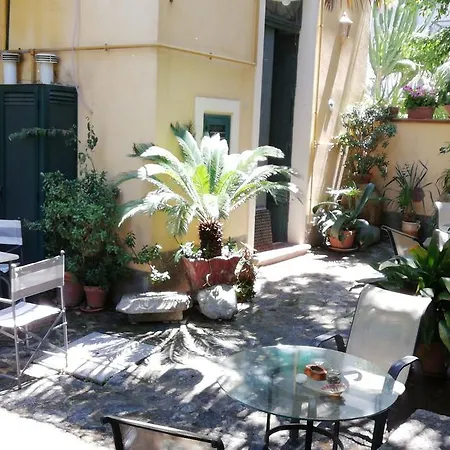 Villino With Garden Hébergement de vacances *