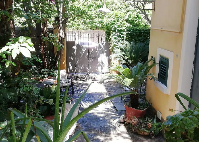 Vakantiehuis Villino With Garden *